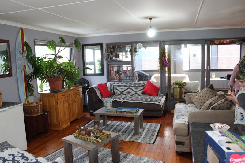 6 Bedroom Property for Sale in Paradise Beach Eastern Cape